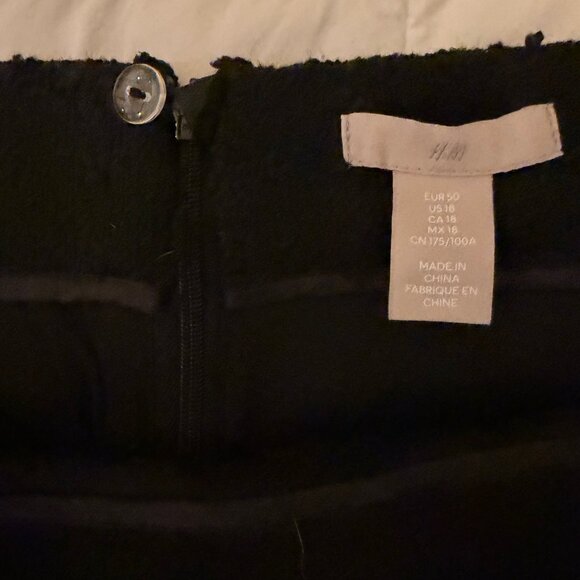 H&M Black Bouclé Tweed Mini Skirt – Rhinestone Button Front, Size 18 - Picture 5 of 8